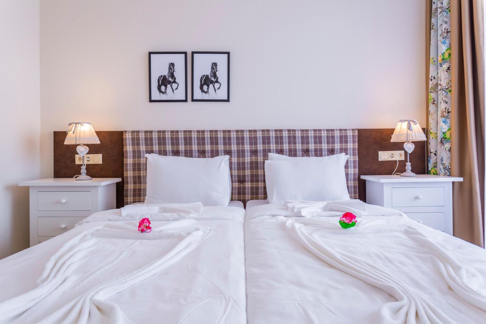Gardenia Beach Palace Aparthotel 포마리 외부 사진