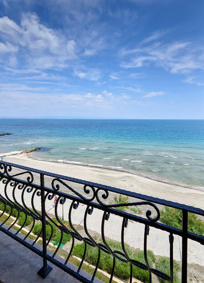 Gardenia Beach Palace Aparthotel 포마리 외부 사진