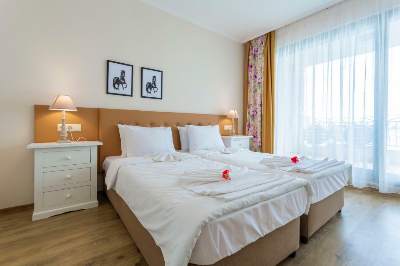 Gardenia Beach Palace Aparthotel 포마리 외부 사진